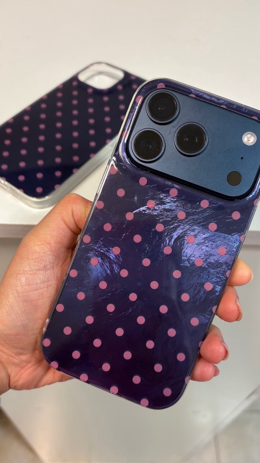 Case Polka color Negro, para iPhone 15 a 18 Pro Max