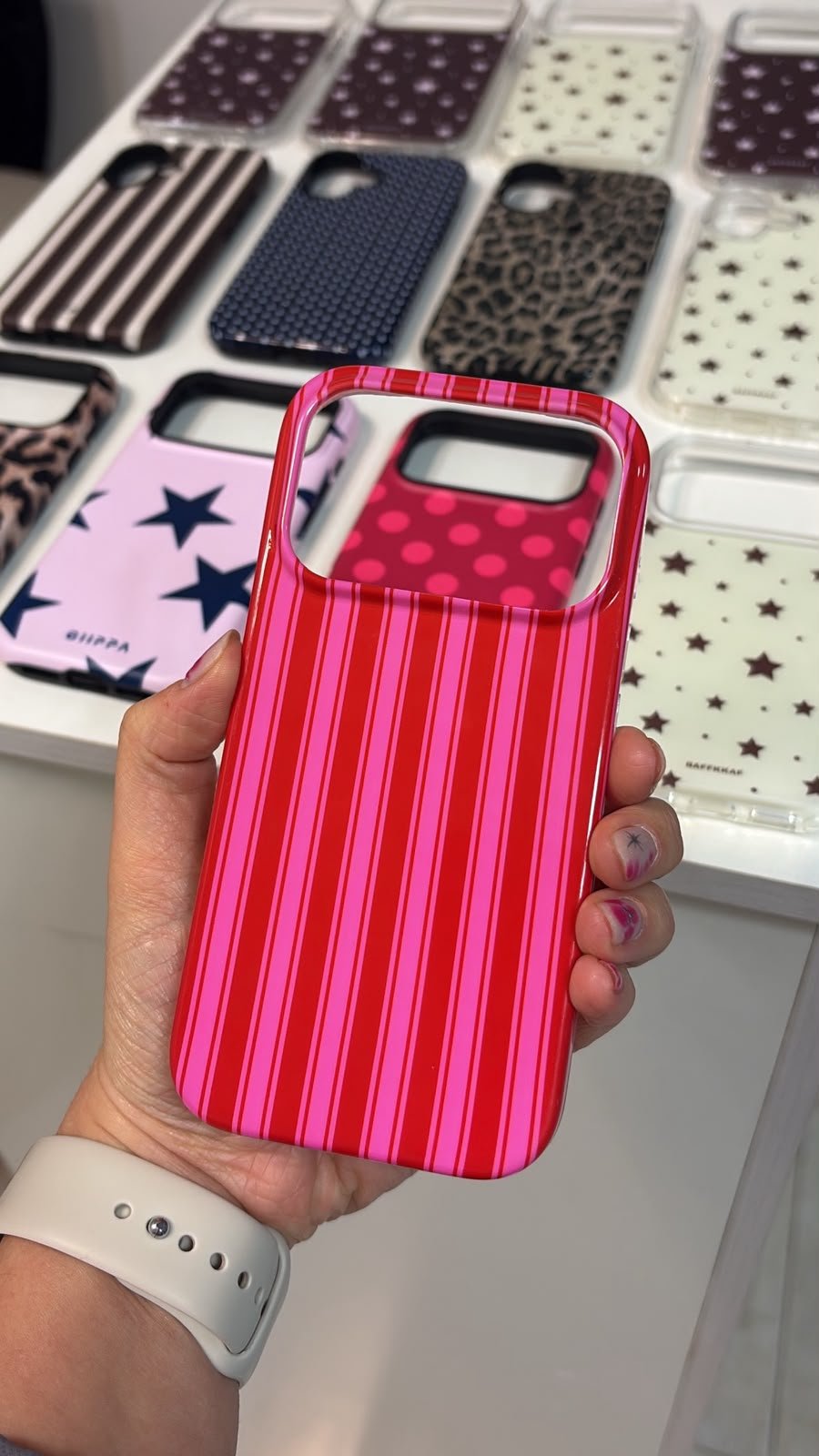 Case Rayas color Rosa y rojo, para iPhone 15 a 18 Pro Max